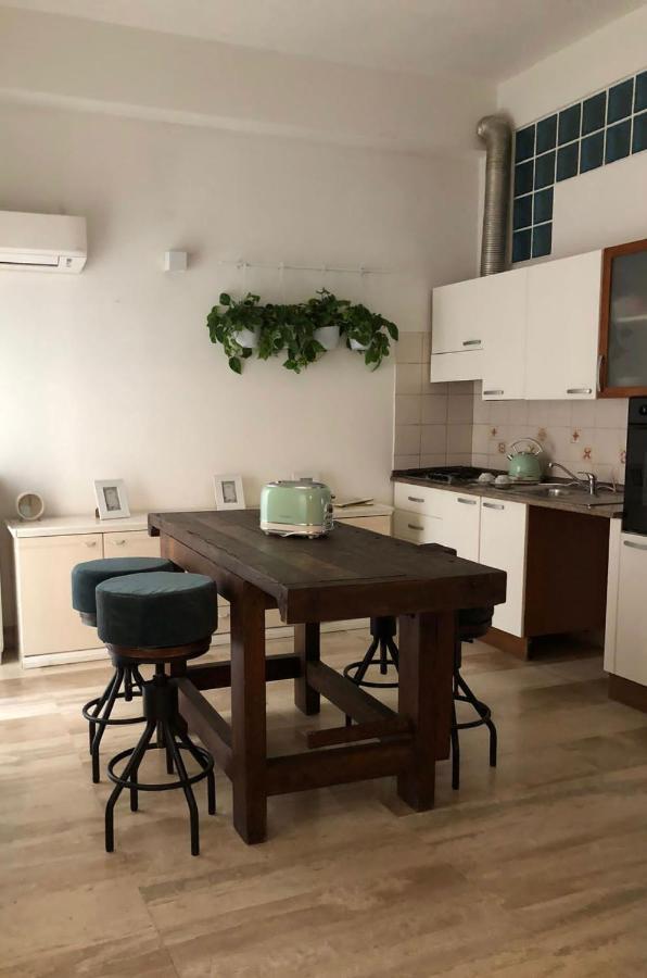 Altrove Bed & Breakfast Cagliari Luaran gambar